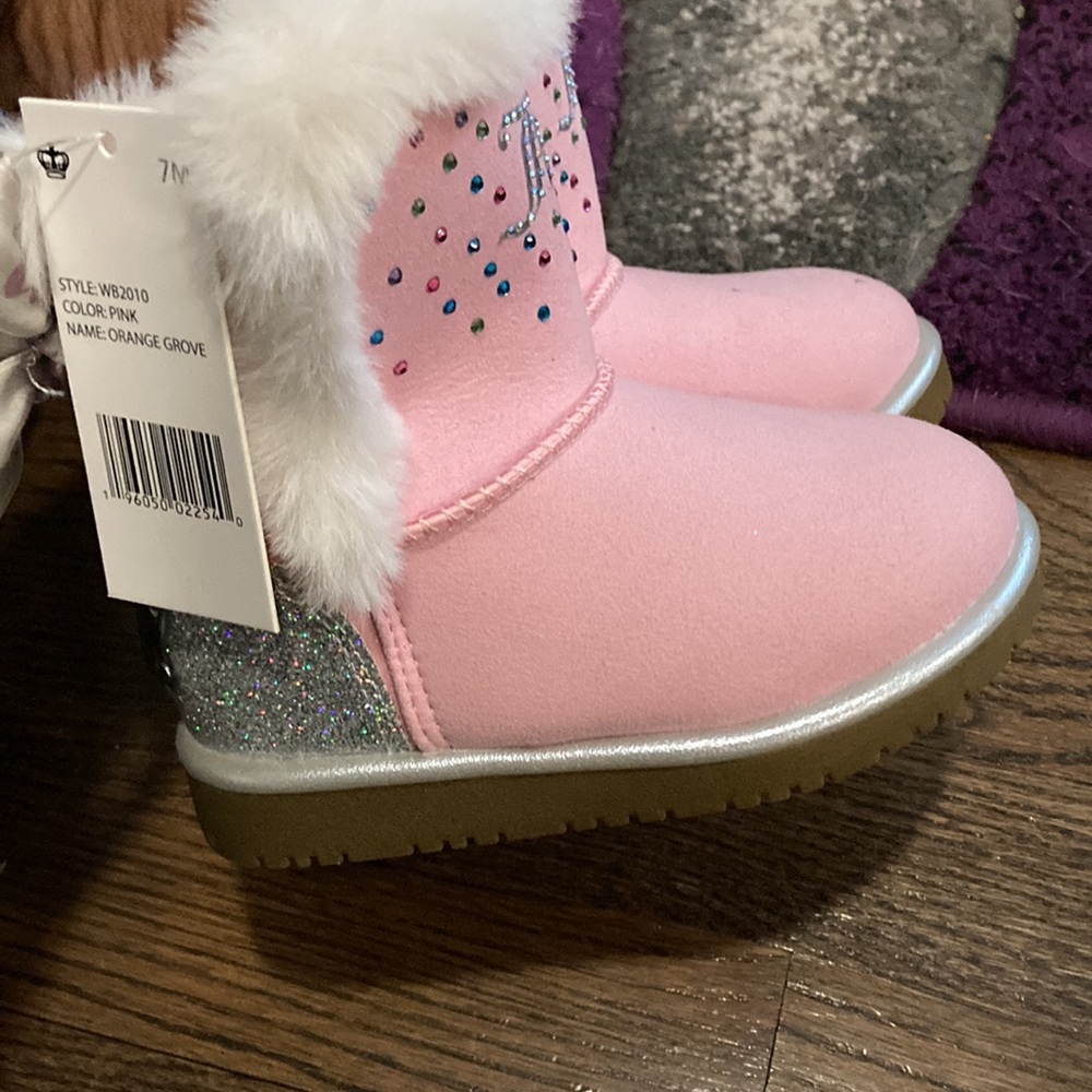 Boots - Picture 4 of 4